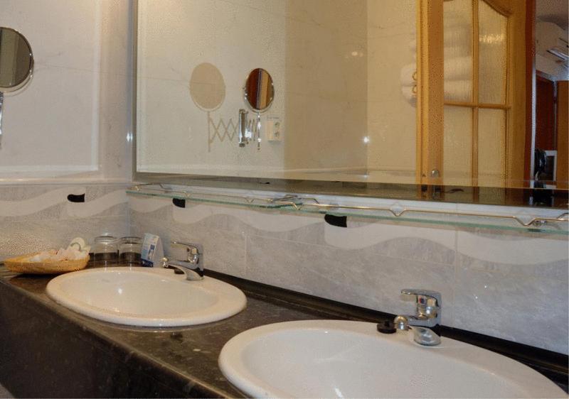 Hotel Druzba Michalovce Habitación foto