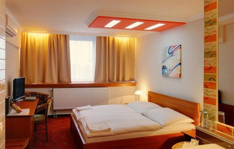 Hotel Druzba Michalovce Habitación foto