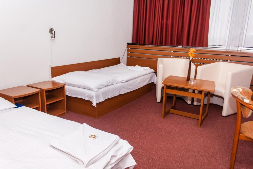 Hotel Druzba Michalovce Habitación foto